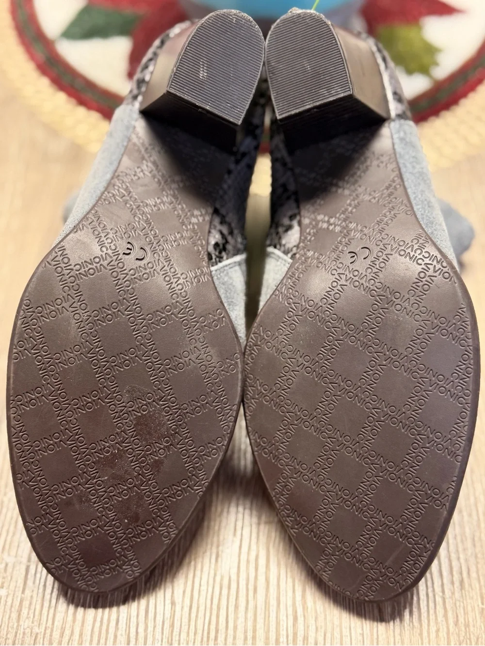 Vionic Naomi Suede Snake Print Ankle Boots Gray Leather Block Heel Sz 7 Medium